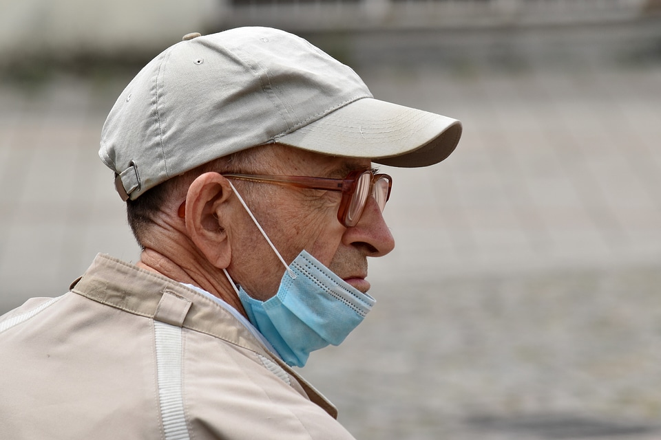 Coronavirus elderly face mask