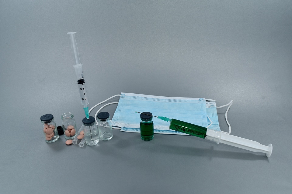 Antibiotic antigen face mask