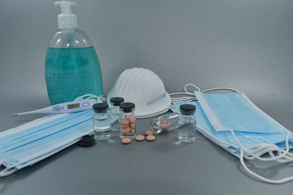 Antibiotic anticoagulant antiserum