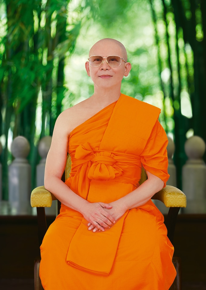 Leader wat phra dhammakaya