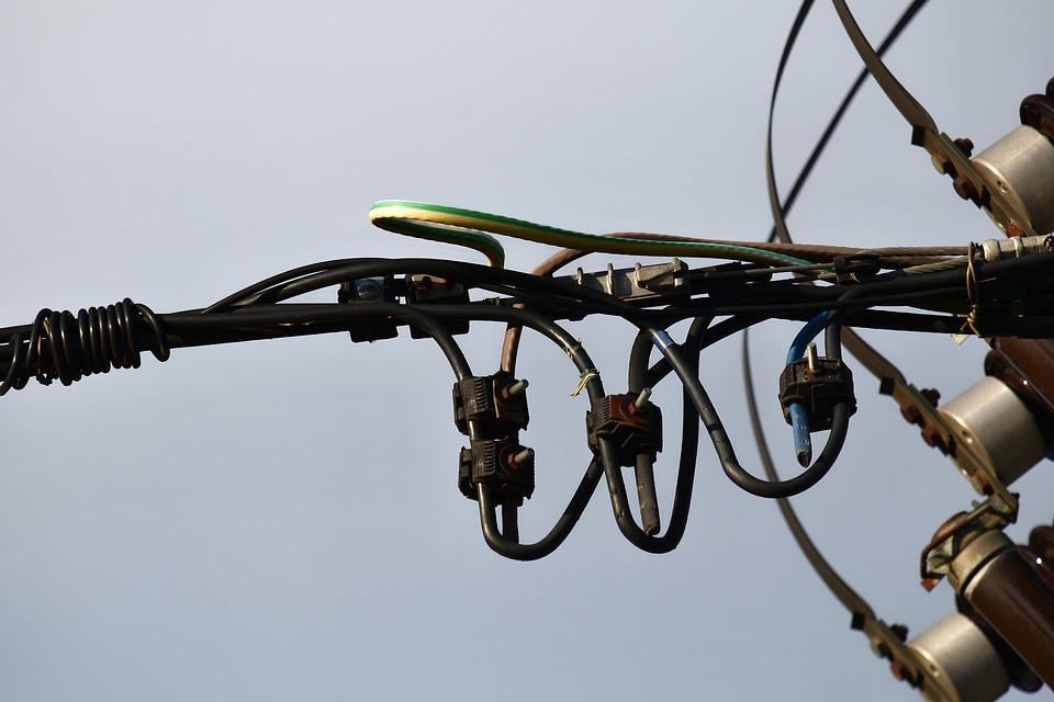 Distribution electricity voltage