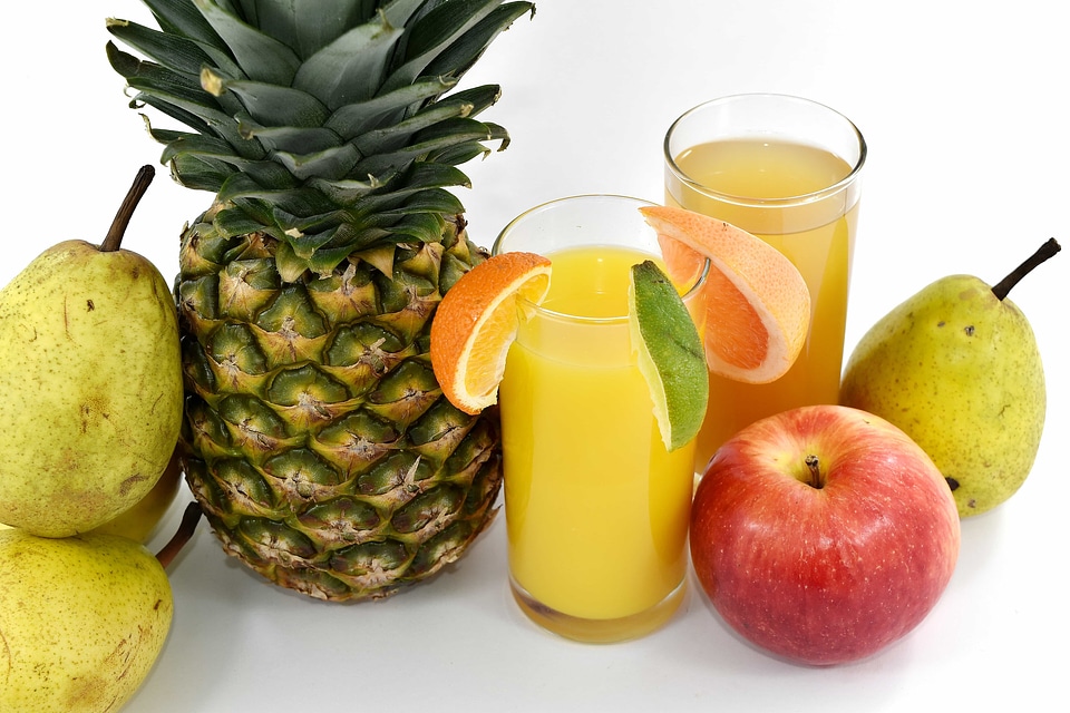 Apple ascorbic acid beverage