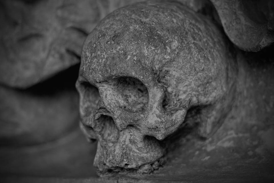 Skeleton mortal stone