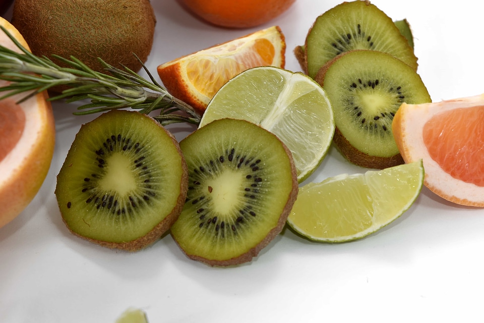 Grapefruit kiwi slices