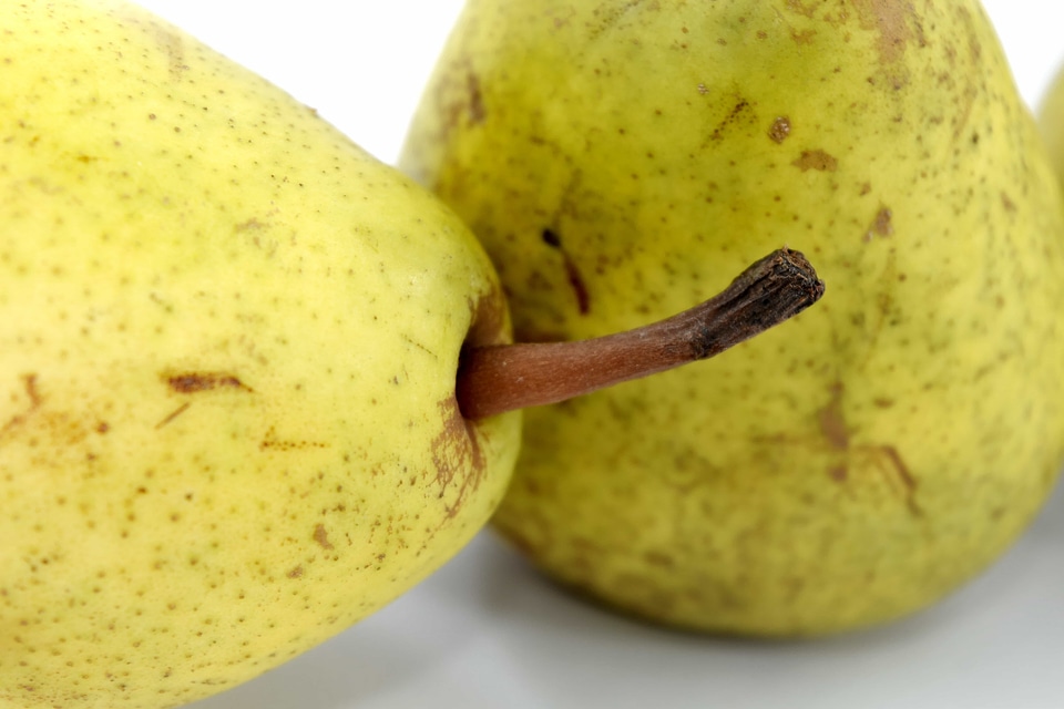 Close-Up organic pears