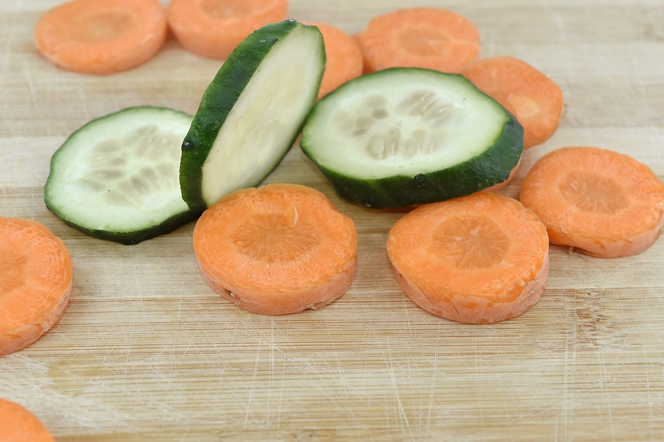 Carrot cucumber slices