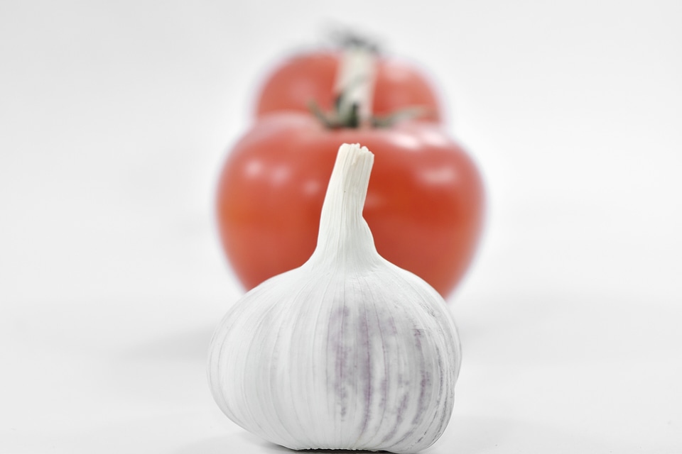 Tomatoes organic garlic