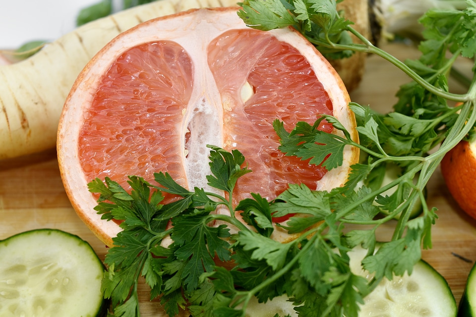 Garnish grapefruit parsley