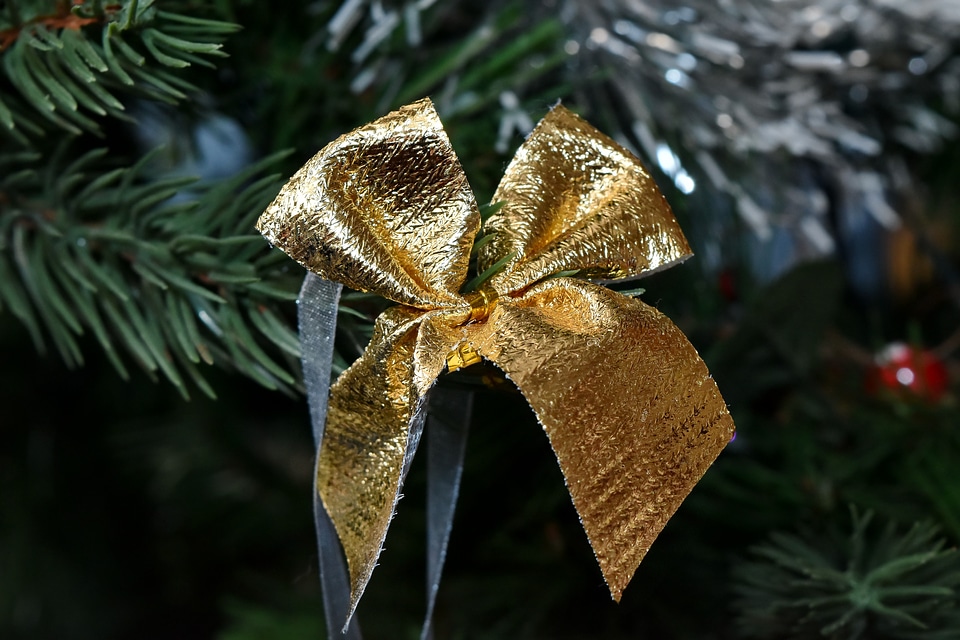 Christmas Tree golden glow ribbon