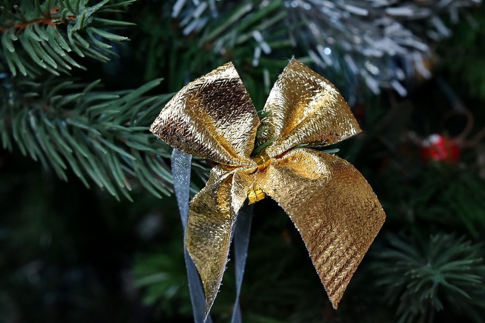 Christmas Tree golden glow ribbon
