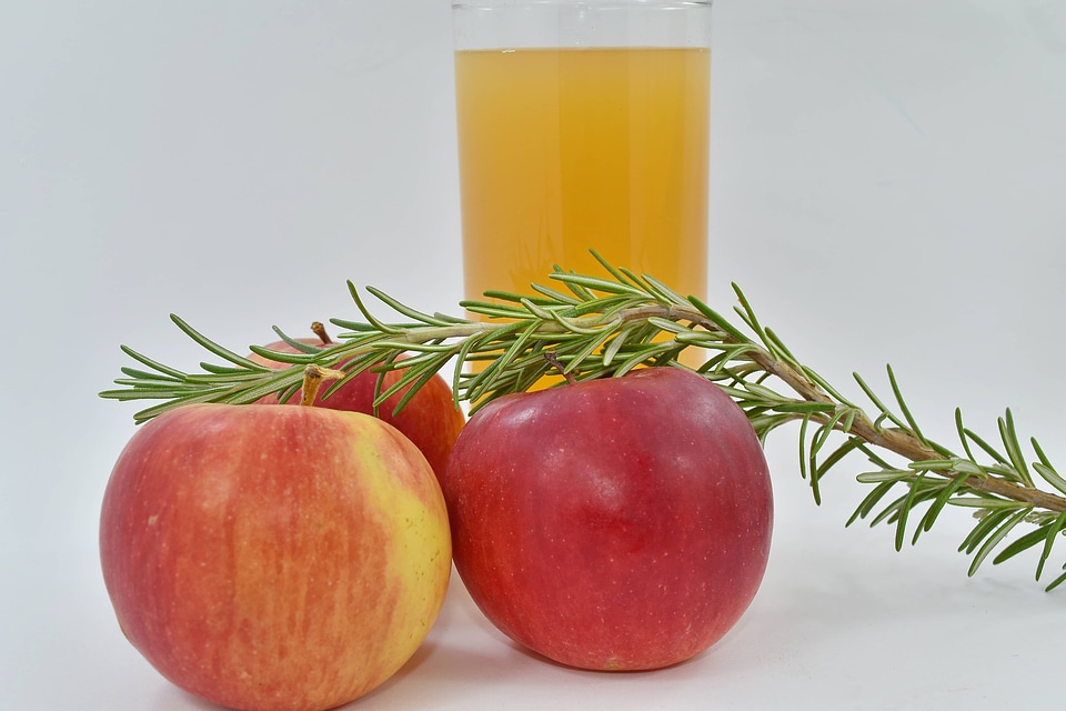 Apples beverage organic