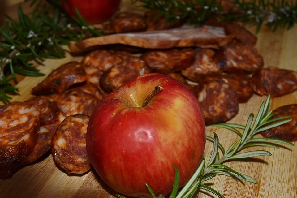 Apple garnish meal