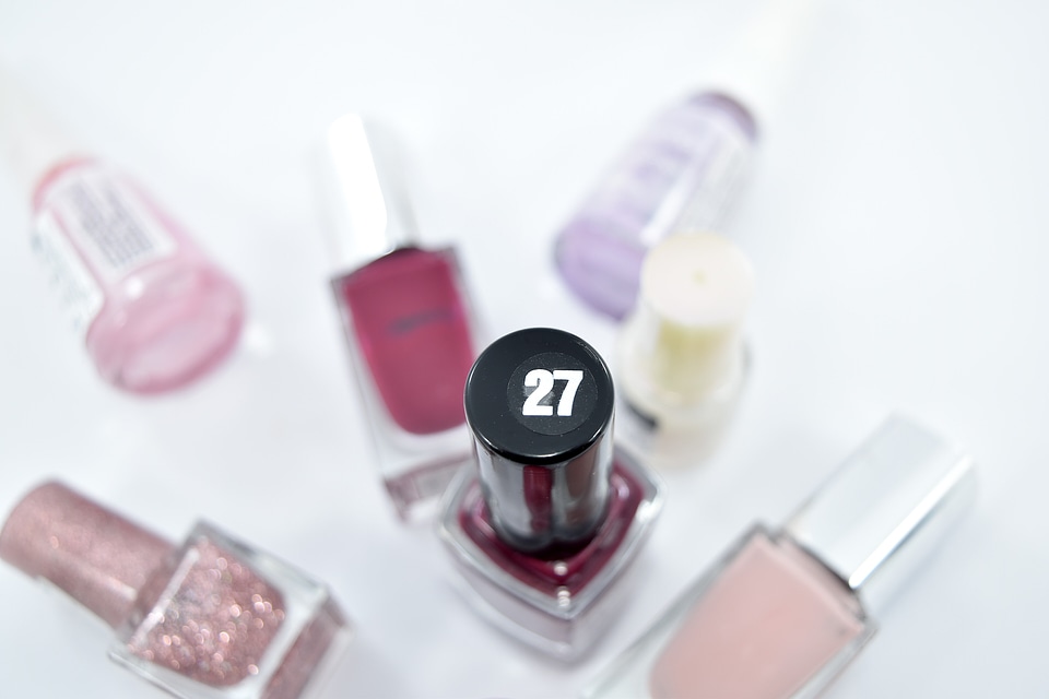 Manicure number paint