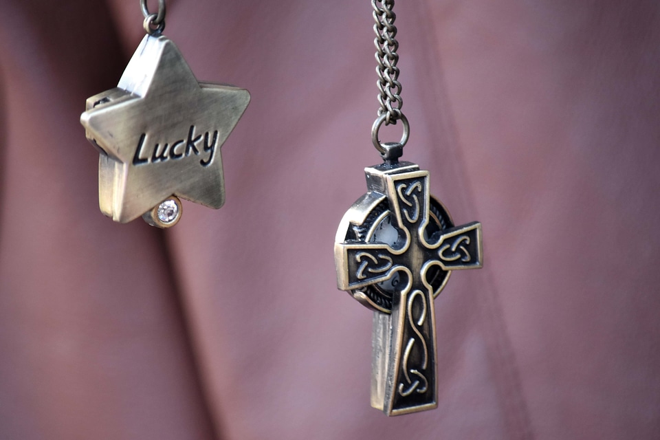 Cross luck necklace