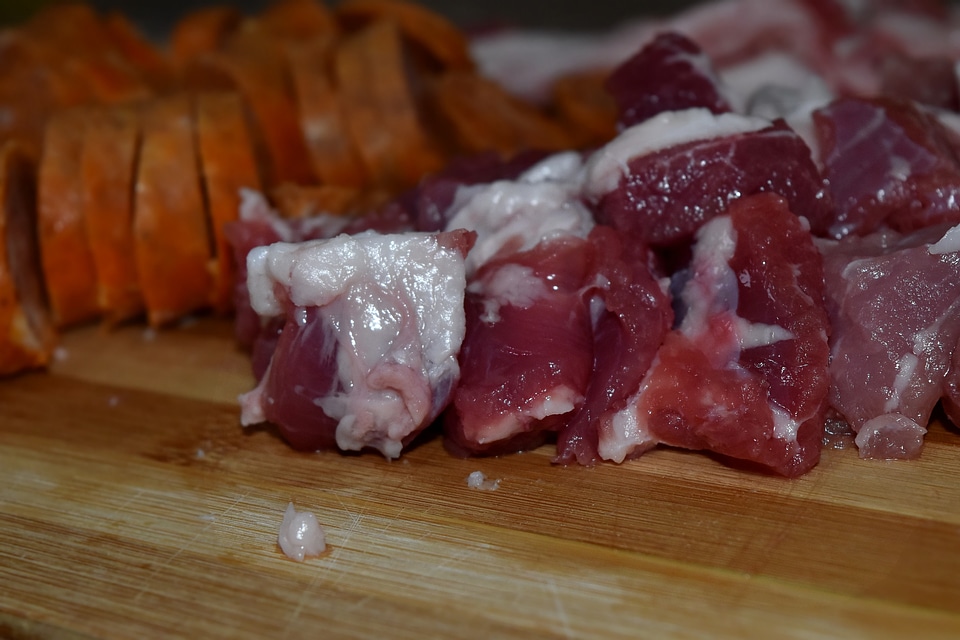 Fat raw meat sausage