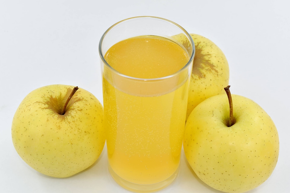 Apples beverage cider