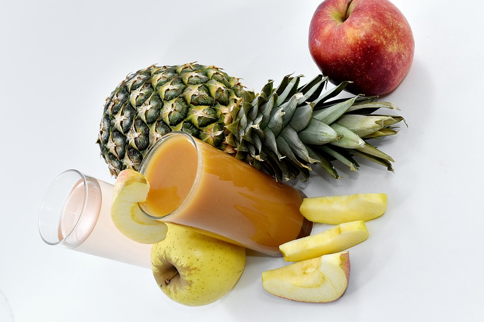 Apples fruit juice slices