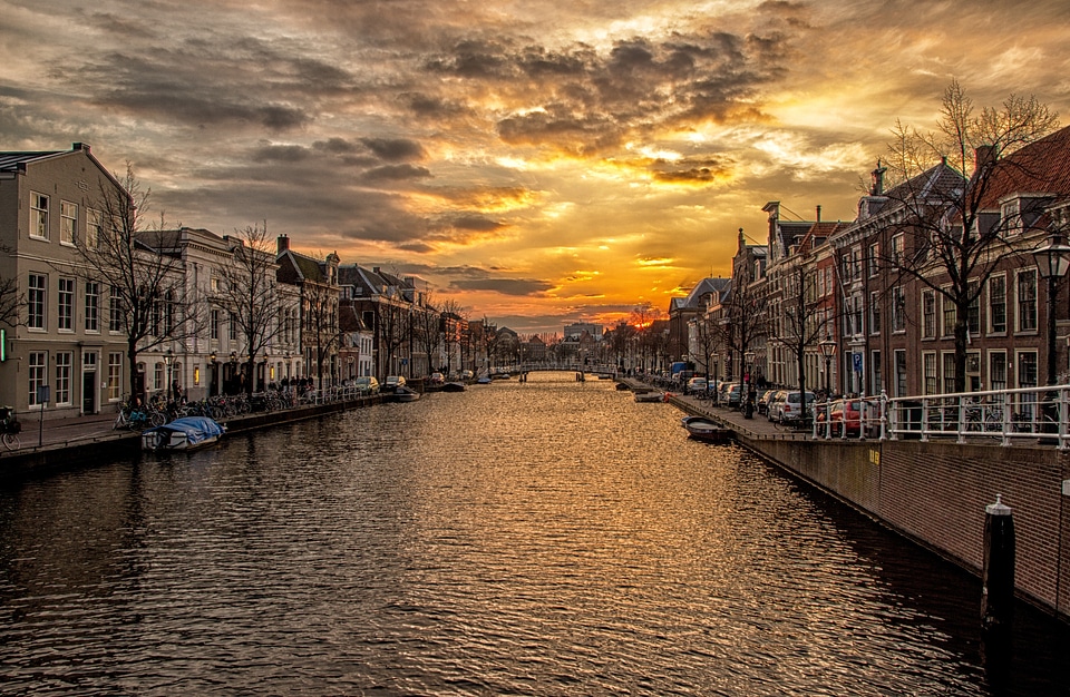 Houses sunset water photo