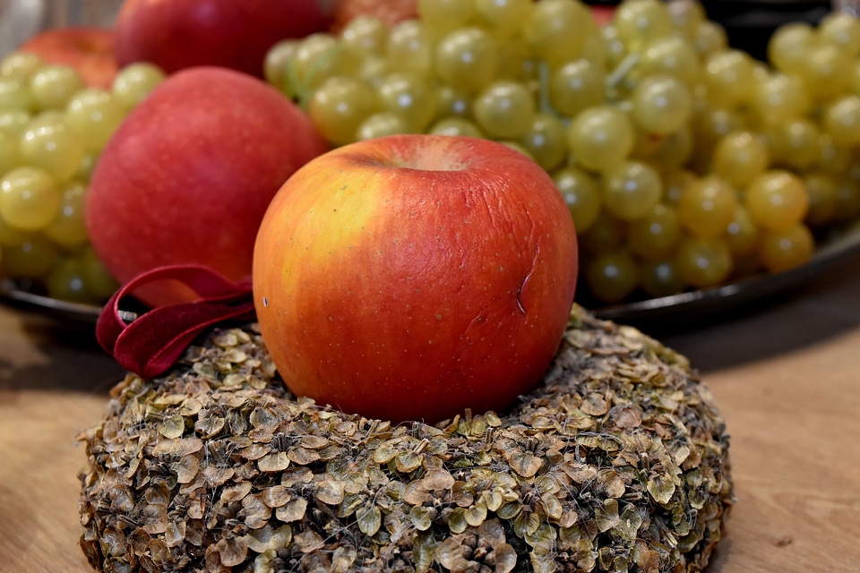 Apples celebration dinner table