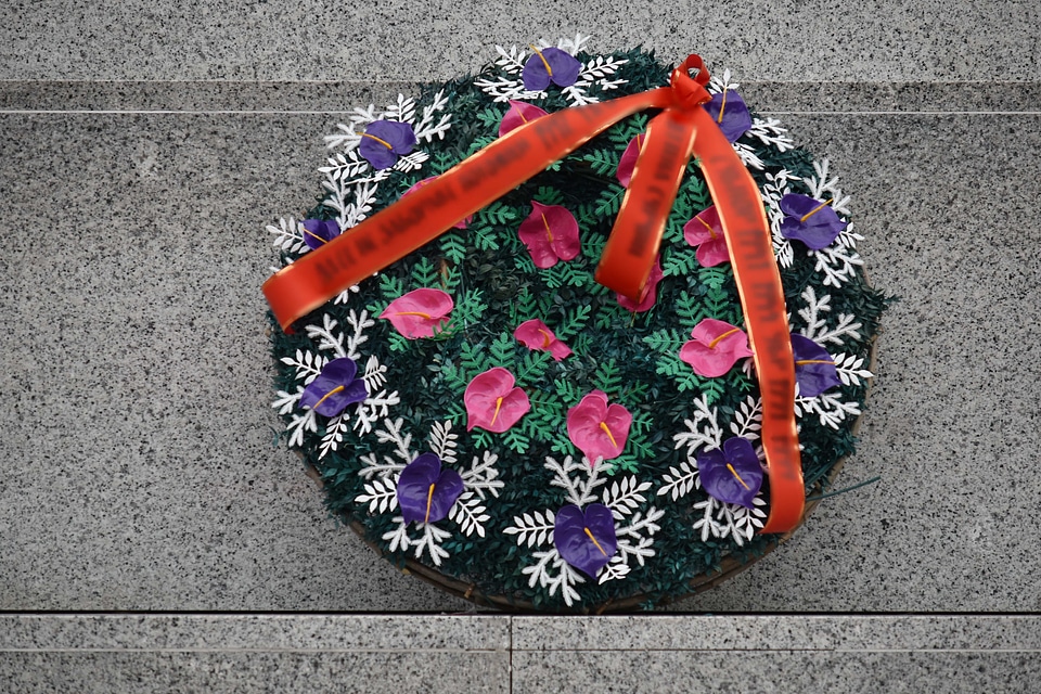 Bouquet flowers grave