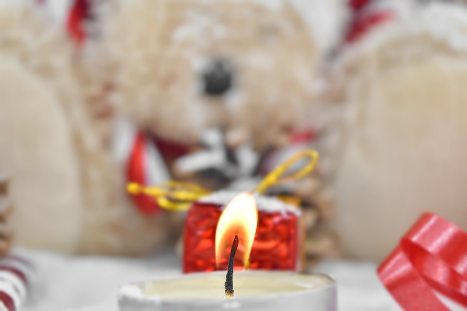Blurry candlelight candles