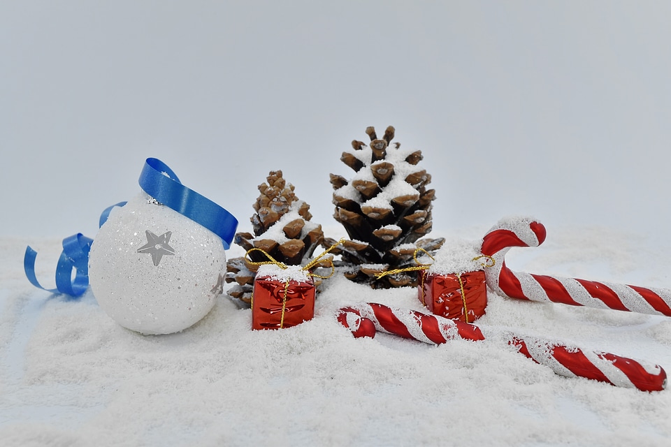 Gifts ornament winter