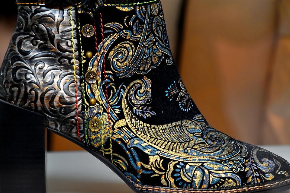 Arabesque boot colorful