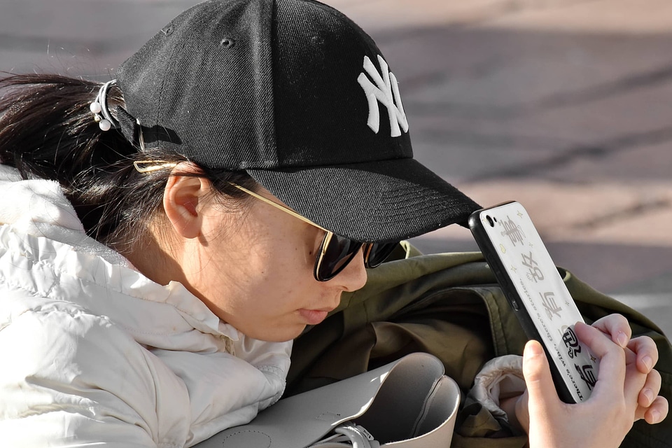 Asian cellphone girl