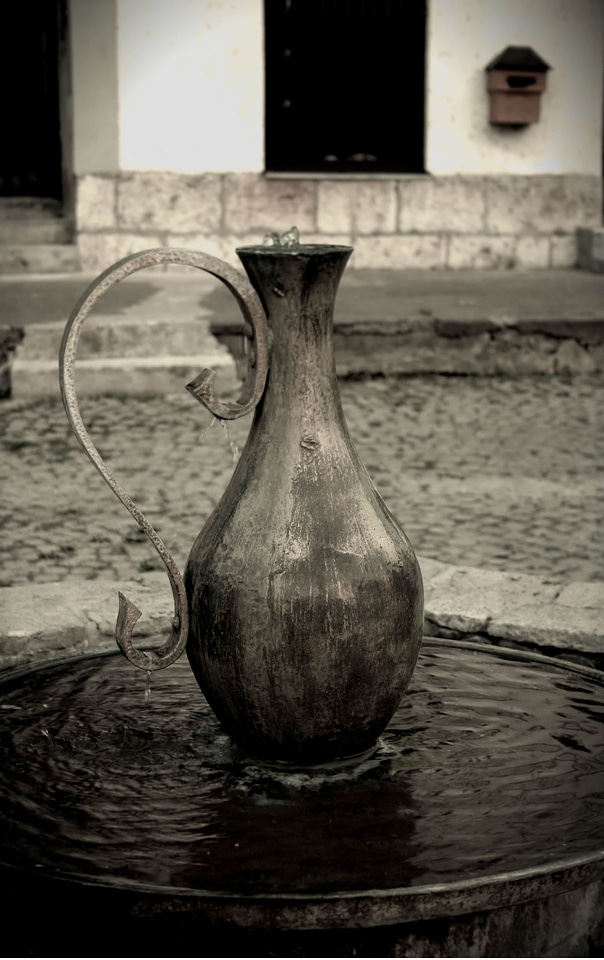 Fountain vase water