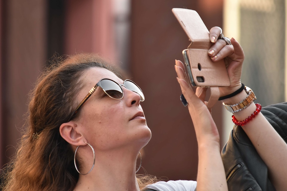Cellphone fashion hands