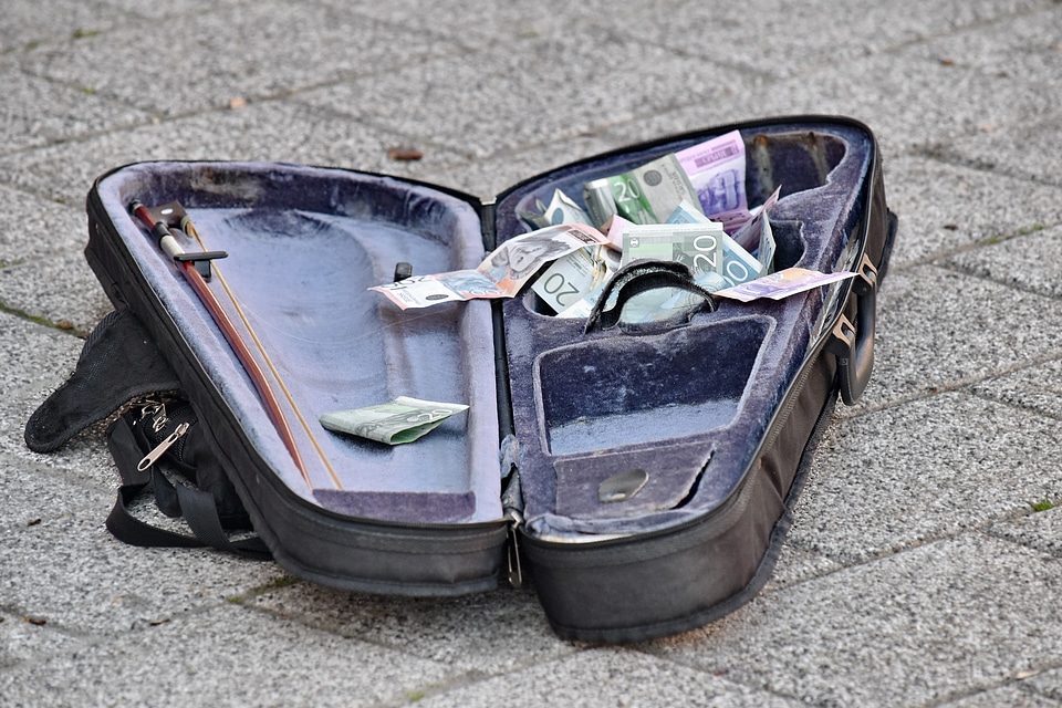 Baggage money pavement