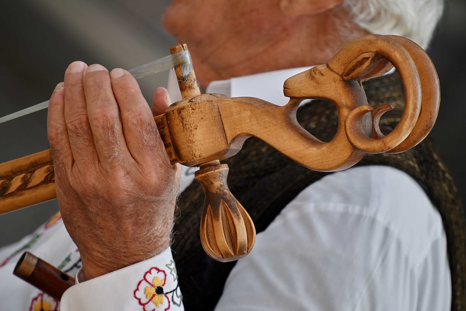 Acoustic handmade hands
