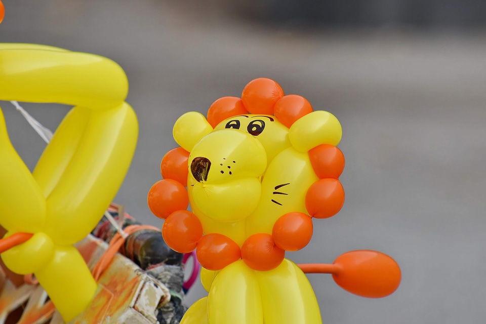 Balloon helium lion
