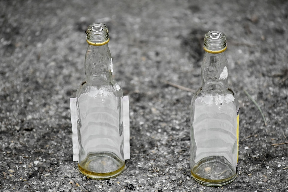 Container glass bottle