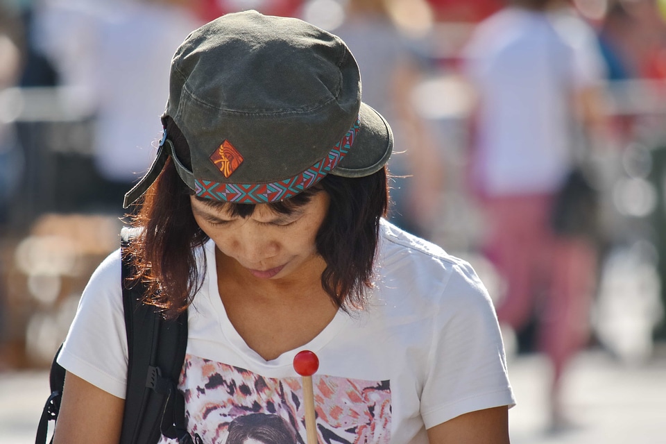 Crowd hat urban area