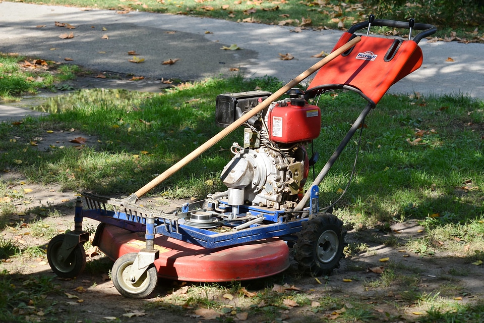 Engine garden lawn