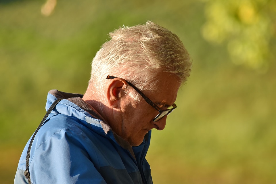 Elderly enjoyment eyeglasses