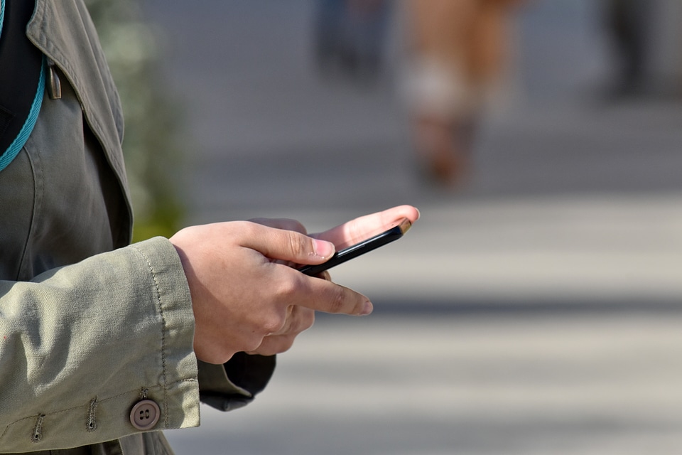 Communication device mobile phone