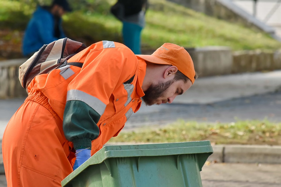 Cleaner cleaning employee