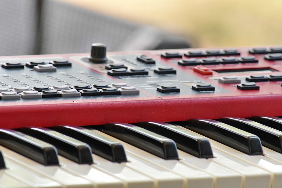 Synthesizer music piano