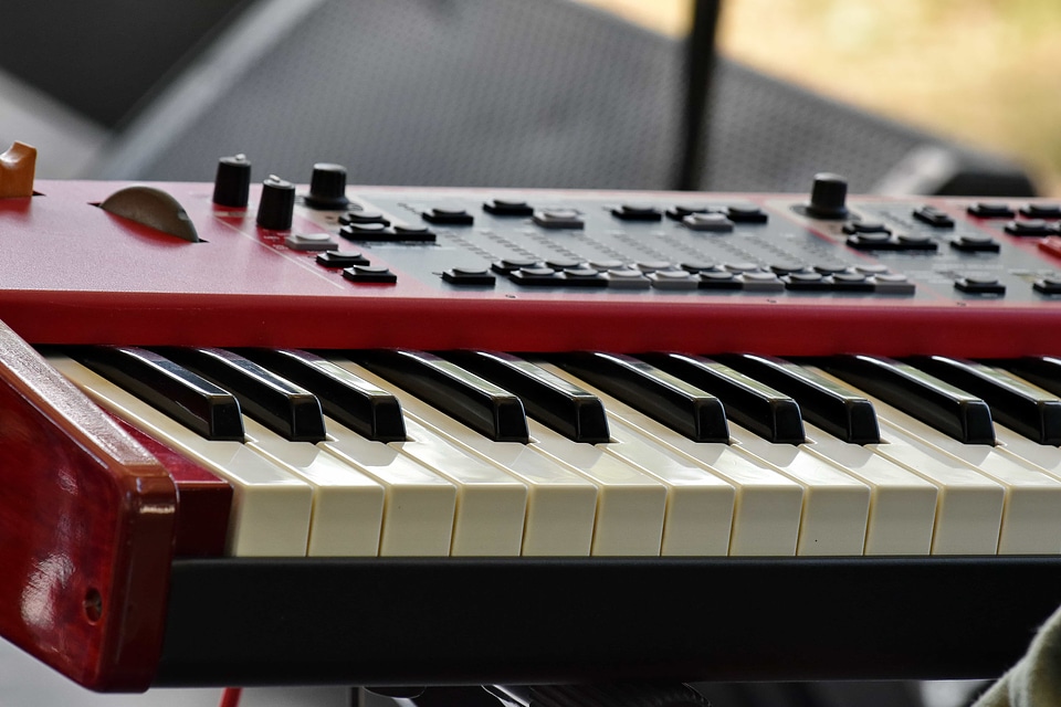 Studio synthesizer sound