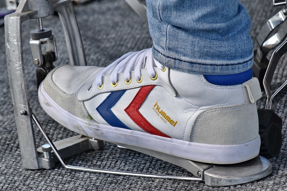 Casual shoelace footwear