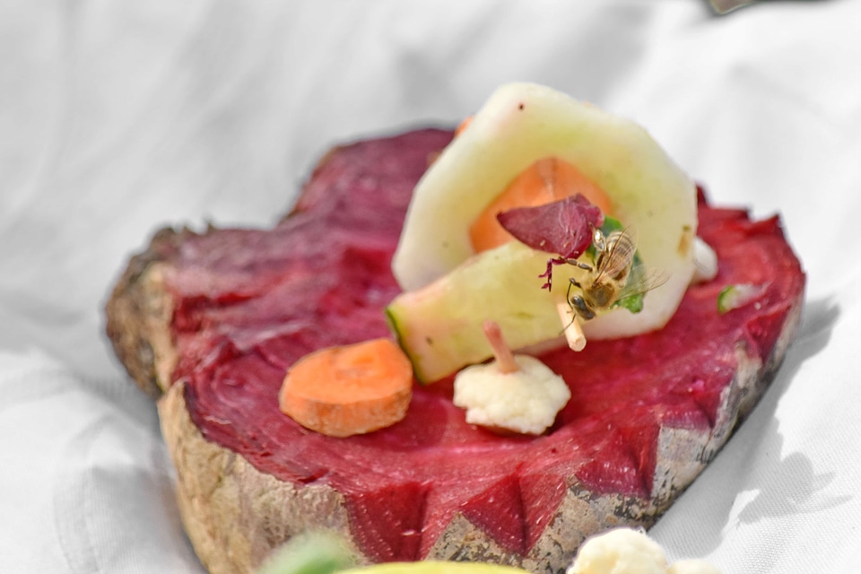 Bee beetroot decoration