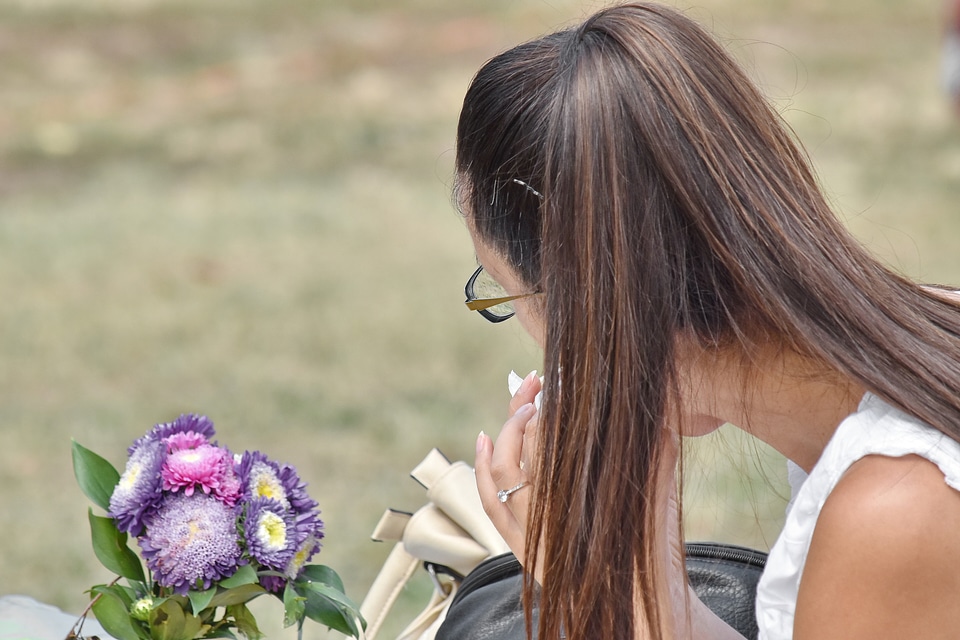 Bouquet eating fast food