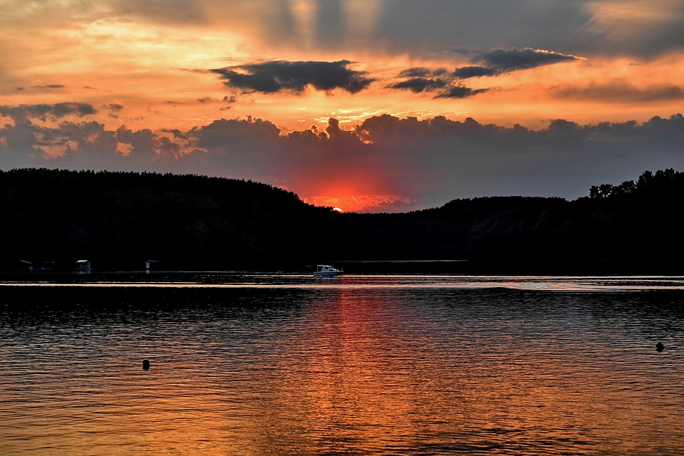 Beautiful Photo cumulus lakeside photo