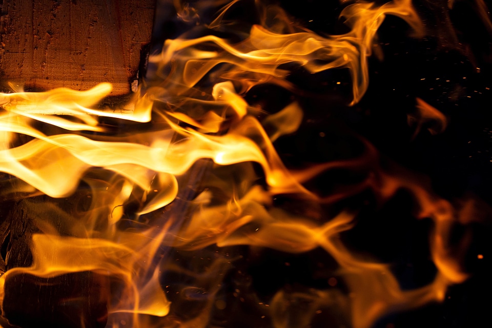 Burning charcoal ignition