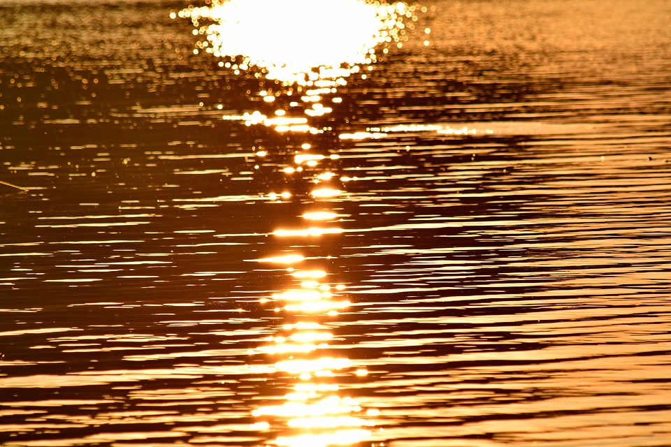 Ocean reflection sunrays