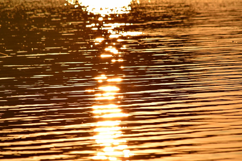 Horizon ripple sunset