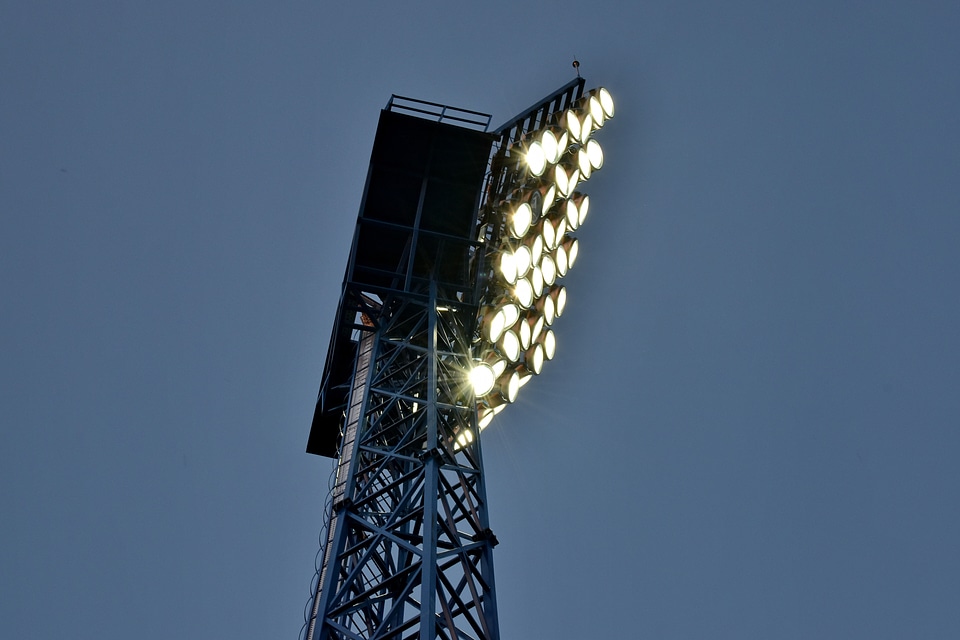 Reflector spotlight tower