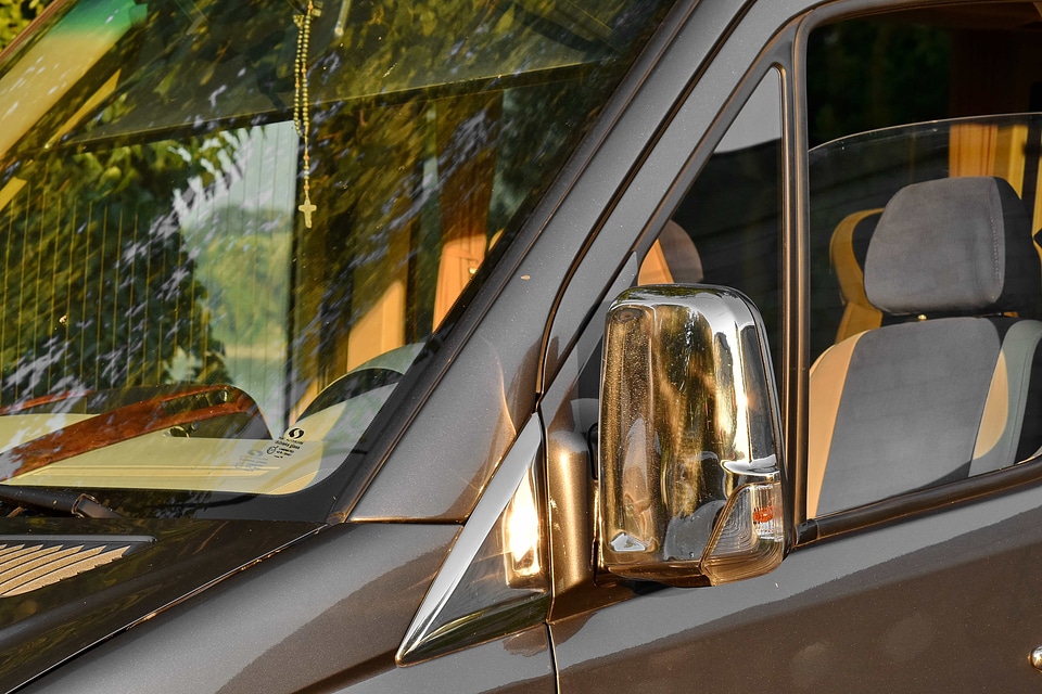 Windshield conveyance car